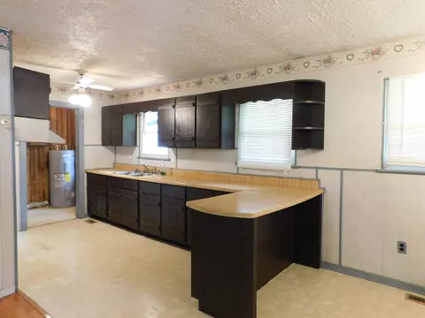Kitchen - 14 Day Hollow Rd, Bledsoe, KY 40810 photo 1 of 3