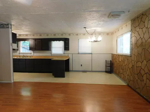 Living - 14 Day Hollow Rd, Bledsoe, KY 40810 photo 3 of 9