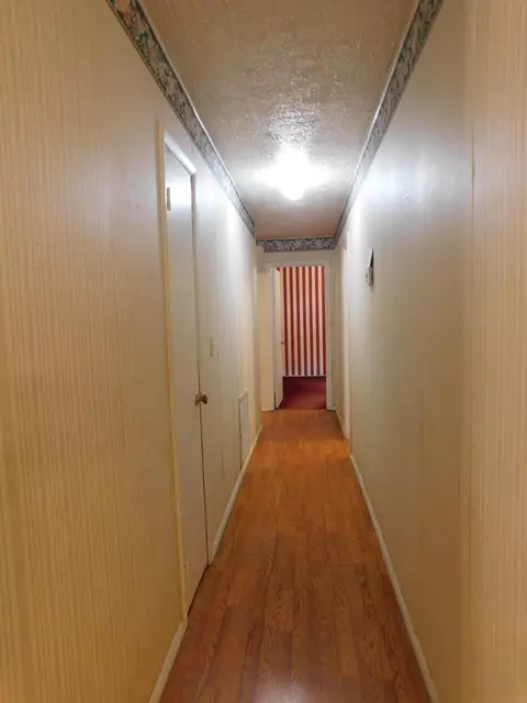 Entry Way - 14 Day Hollow Rd, Bledsoe, KY 40810 photo 1 of 2