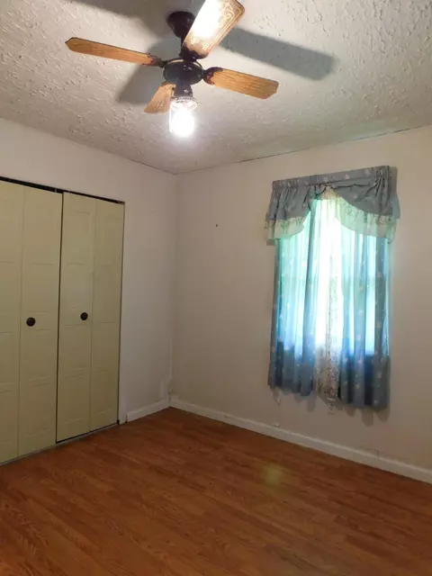 Bedroom - 14 Day Hollow Rd, Bledsoe, KY 40810 photo 6 of 11