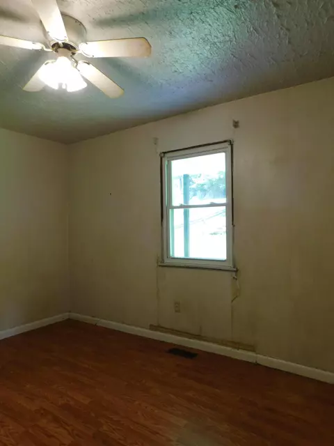 Bedroom - 14 Day Hollow Rd, Bledsoe, KY 40810 photo 9 of 11