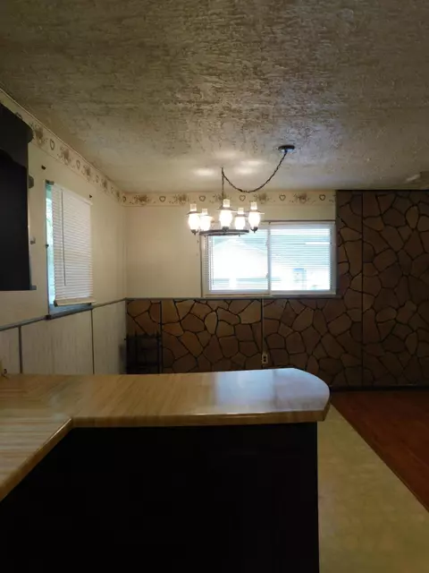 Dining - 14 Day Hollow Rd, Bledsoe, KY 40810 photo 1 of 2