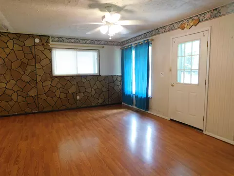 Living - 14 Day Hollow Rd, Bledsoe, KY 40810 photo 8 of 9