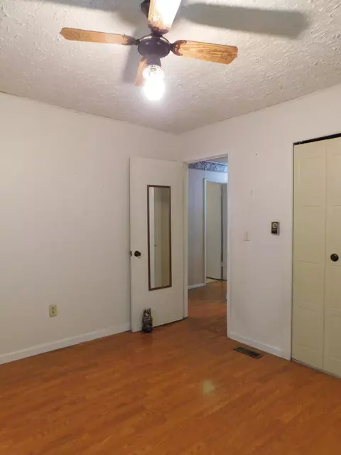 Bedroom - 14 Day Hollow Rd, Bledsoe, KY 40810 photo 7 of 11
