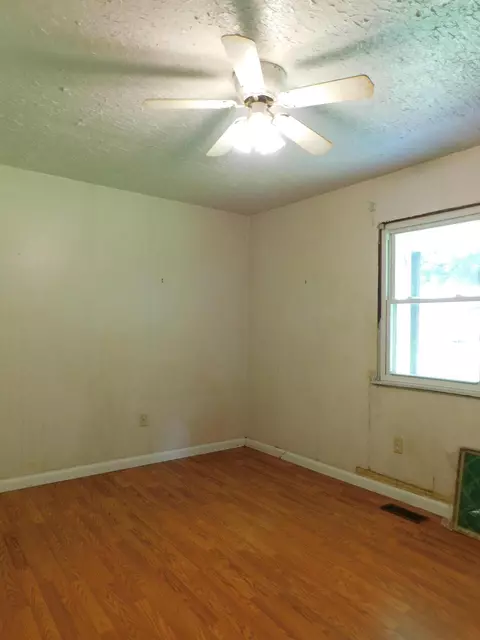 Bedroom - 14 Day Hollow Rd, Bledsoe, KY 40810 photo 8 of 11