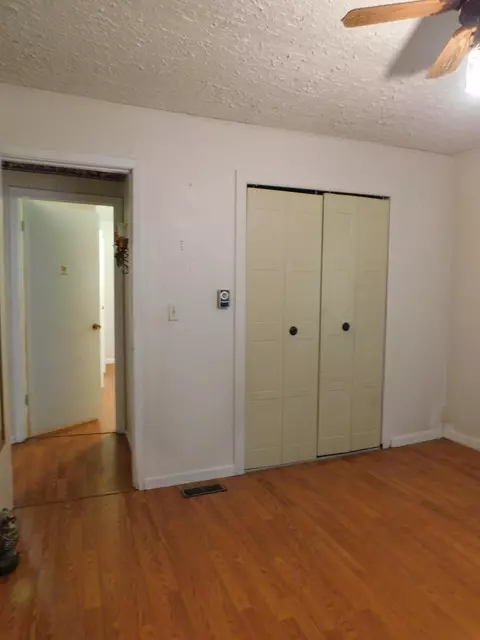 Bedroom - 14 Day Hollow Rd, Bledsoe, KY 40810 photo 5 of 11