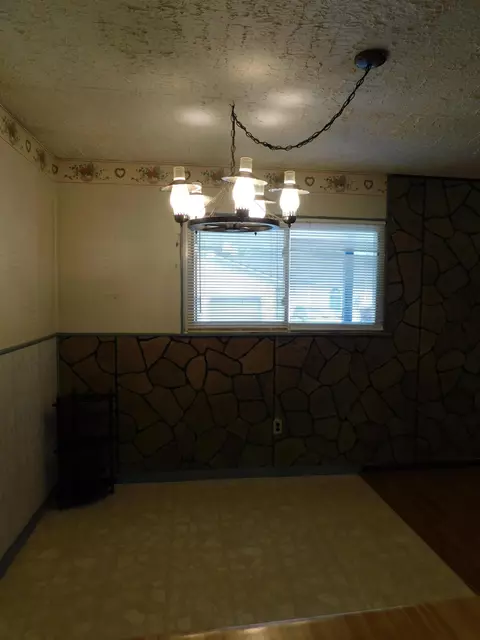 Dining - 14 Day Hollow Rd, Bledsoe, KY 40810 photo 2 of 2