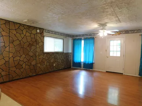 Living - 14 Day Hollow Rd, Bledsoe, KY 40810 photo 7 of 9