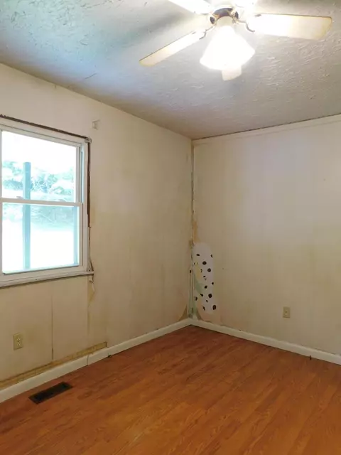 Bedroom - 14 Day Hollow Rd, Bledsoe, KY 40810 photo 11 of 11