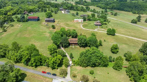 111 Carlsan Spring Dr, Georgetown, KY 40324