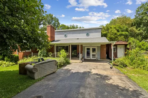 363 S Deepwood Dr, Radcliff, KY 40160