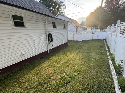 137 East Main Street St, Lynch, KY 40855 photo 3