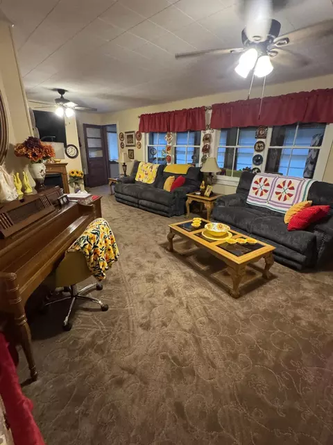137 East Main Street St, Lynch, KY 40855 photo 8