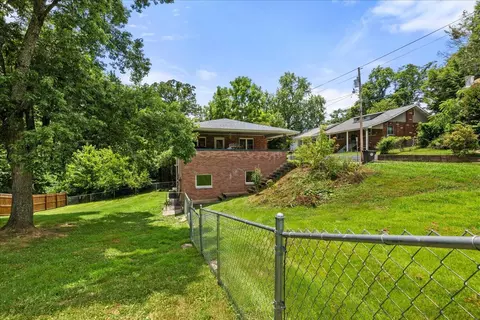 Exterior - 413 Chestnut St, Corbin, KY 40701 photo 7 of 11
