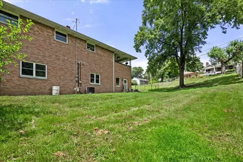 Exterior - 413 Chestnut St, Corbin, KY 40701 photo 5 of 11