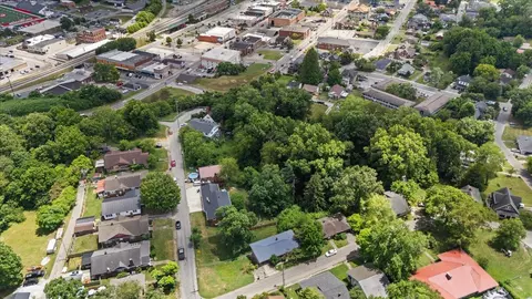 View/Area - 413 Chestnut St, Corbin, KY 40701 photo 2 of 6
