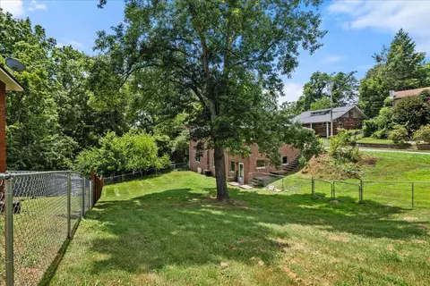 Exterior - 413 Chestnut St, Corbin, KY 40701 photo 6 of 11
