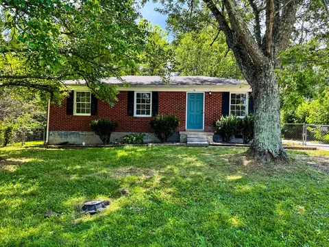 118 Edgewood Dr, Frankfort, KY 40601