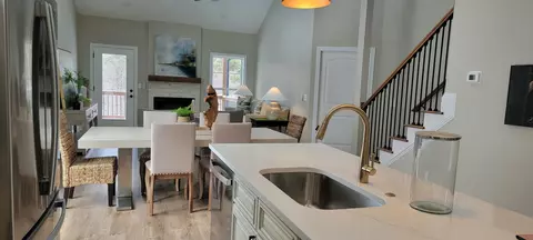 240 Sugartree Ln, Versailles, KY 40383