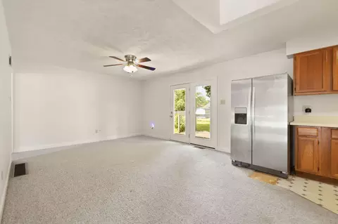 Living - 1115 Apache Trl, Georgetown, KY 40324 photo 8 of 11