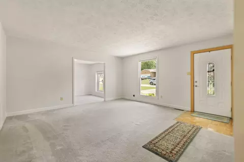 Living - 1115 Apache Trl, Georgetown, KY 40324 photo 3 of 11