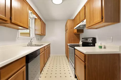 Kitchen - 1115 Apache Trl, Georgetown, KY 40324 photo 2 of 5
