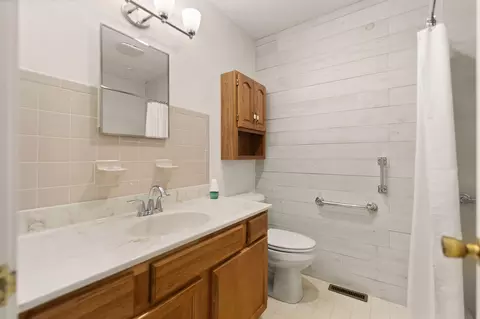 Bath - 1115 Apache Trl, Georgetown, KY 40324 photo 1 of 5