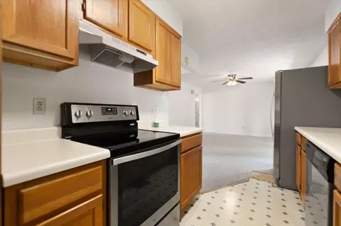Kitchen - 1115 Apache Trl, Georgetown, KY 40324 photo 4 of 5
