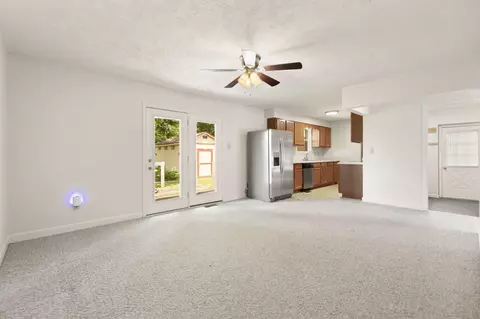 Living - 1115 Apache Trl, Georgetown, KY 40324 photo 9 of 11