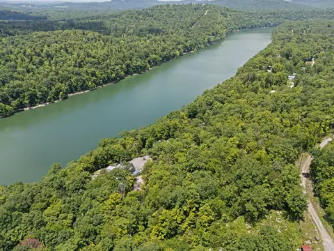 View/Area - 586 Spruce St, Burnside, KY 42519 photo 6 of 15