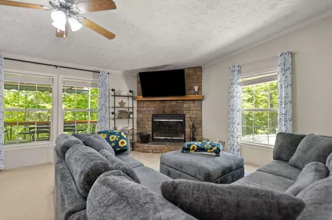 Living - 586 Spruce St, Burnside, KY 42519 photo 6 of 7