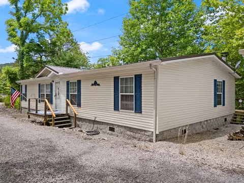 Exterior - 586 Spruce St, Burnside, KY 42519 photo 5 of 13