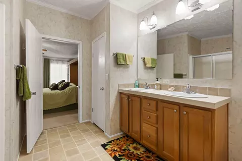 Bath - 586 Spruce St, Burnside, KY 42519 photo 4 of 5