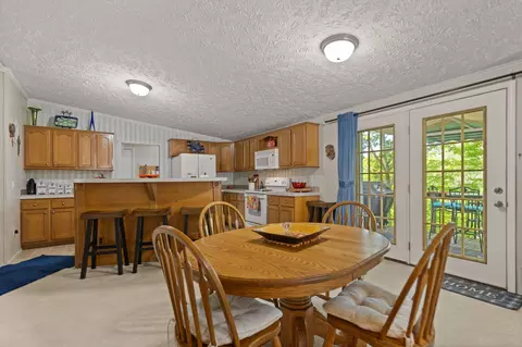 Dining - 586 Spruce St, Burnside, KY 42519 photo 1 of 2