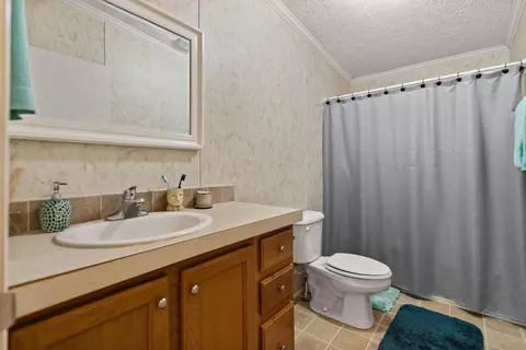 Bath - 586 Spruce St, Burnside, KY 42519 photo 1 of 5