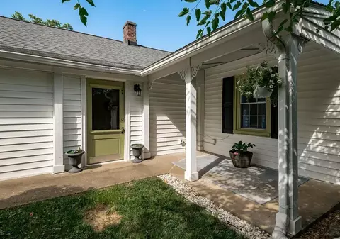405 N Winter St, Midway, KY 40347
