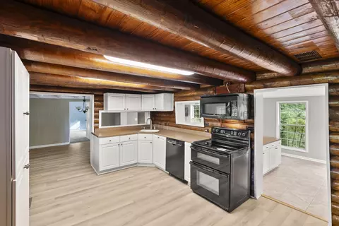 Kitchen - 39 Wright Rd, Frankfort, KY 40601 photo 3 of 4