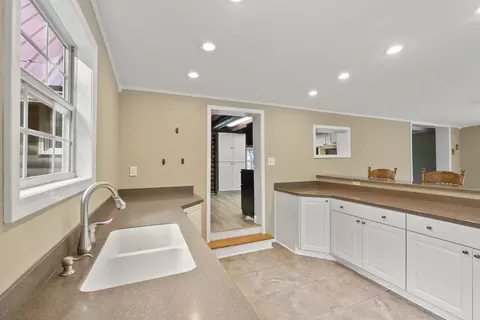 Kitchen - 39 Wright Rd, Frankfort, KY 40601 photo 2 of 4