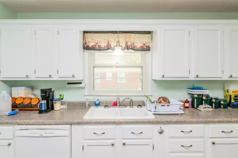 1541 E College Ave, Stanton, KY 40380 photo 3