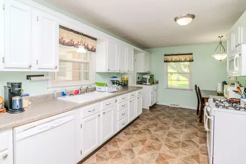1541 E College Ave, Stanton, KY 40380 photo 2