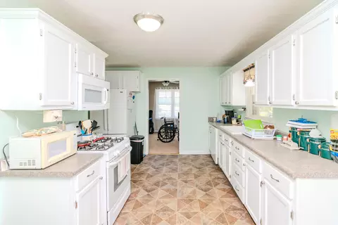1541 E College Ave, Stanton, KY 40380 photo 4