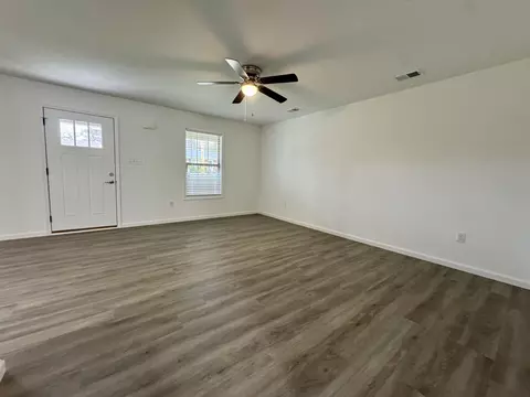 Living - 363 Baldwin St, Berea, KY 40403 photo 1 of 3