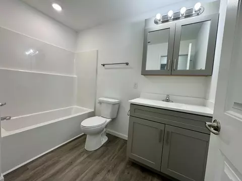 Bath - 363 Baldwin St, Berea, KY 40403 photo 2 of 2