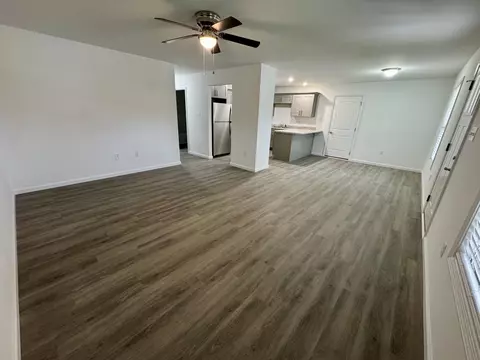 Living - 363 Baldwin St, Berea, KY 40403 photo 3 of 3
