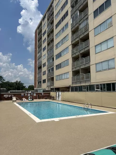 2121 Nicholasville Rd, Lexington, KY 40503