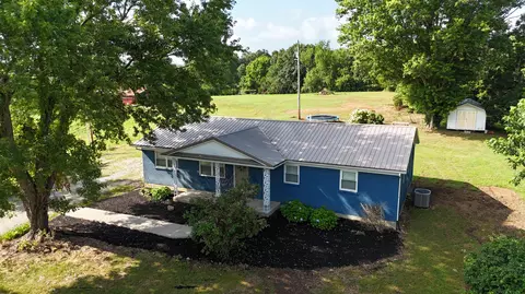 925 Reges Rd, Irvine, KY 40336
