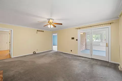 Living - 1108 Beth Ct, Georgetown, KY 40324 photo 4 of 5