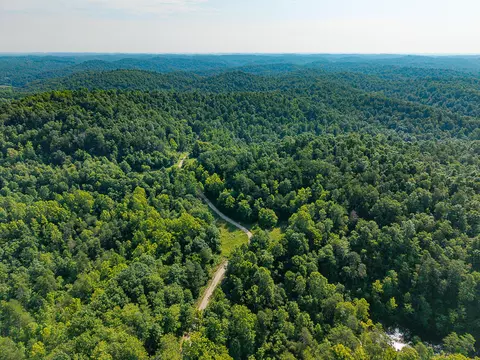 700 Clay Camp Rd, Hitchins, KY 41146