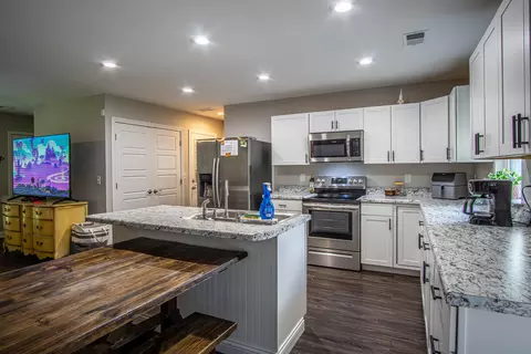 Kitchen - 1792 Adams Rd, Corbin, KY 40701 photo 3 of 7