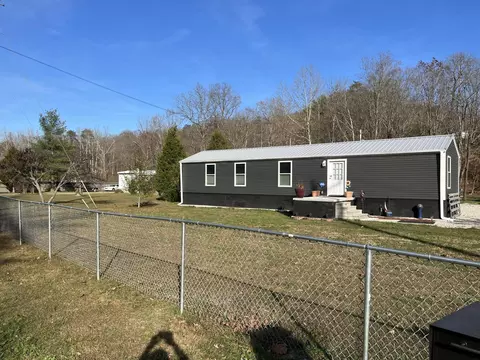 209 Brandy Ln, Stanton, KY 40380 photo 2